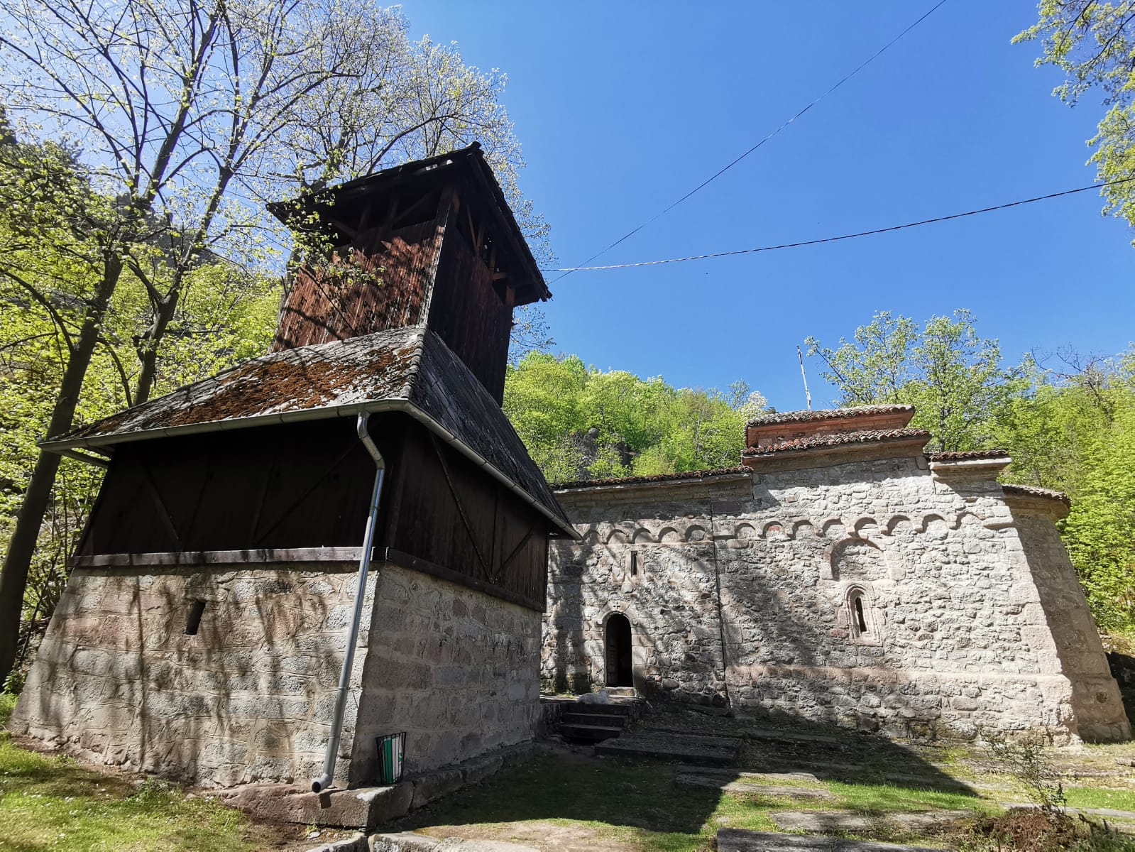 Гробље је смештено у близини цркве која датира из 14. века, фото: РИНА