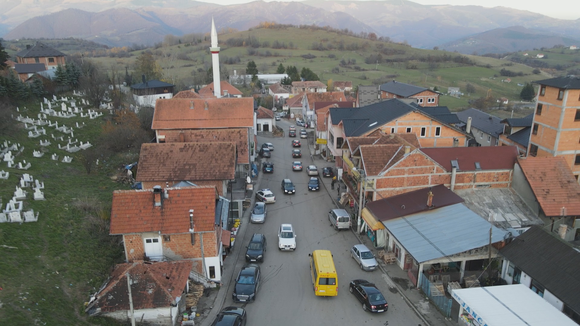 На раскриници путева у Дугој Пољани, Сеад лечи преко тридесет година/ Фото: РИНА
