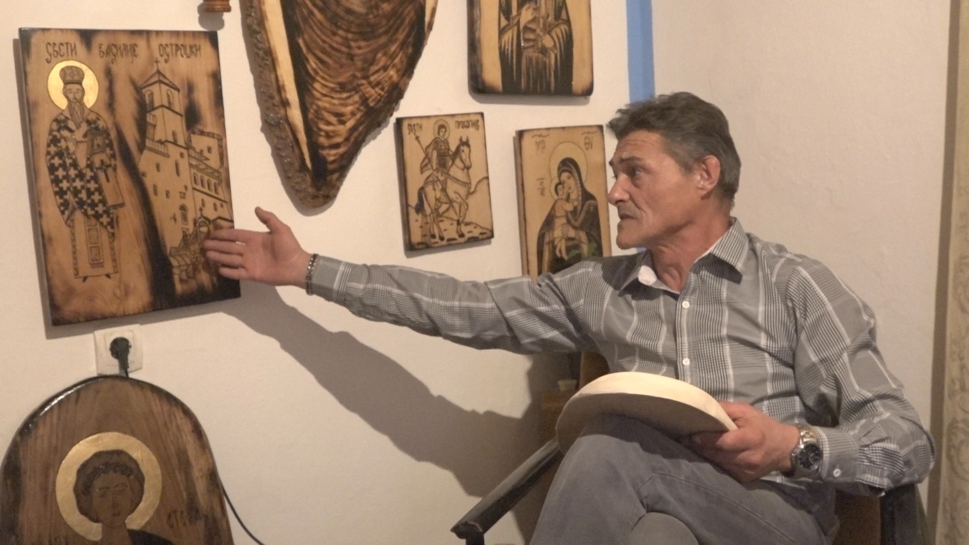 Милован каже да се једног јутра пробудио и схватио да жели да се бави иконописањем, фото/ РИНА