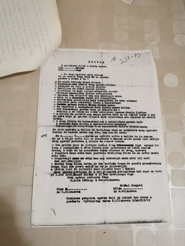 Пре пола века знало се ко вози трактор, а ко отвара капију: Средоје је уговором одредио правила игре, данас се то ниједној жени не би свидело (ФОТО)
