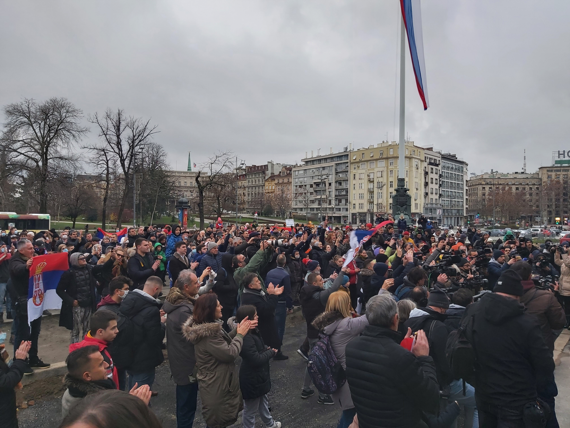 Ово је ужас који се догодио у последња 24 сата, држе га у заробљеништву. Новак Ђоковић је понос Србије, хтели су да га потцене (ФОТО)