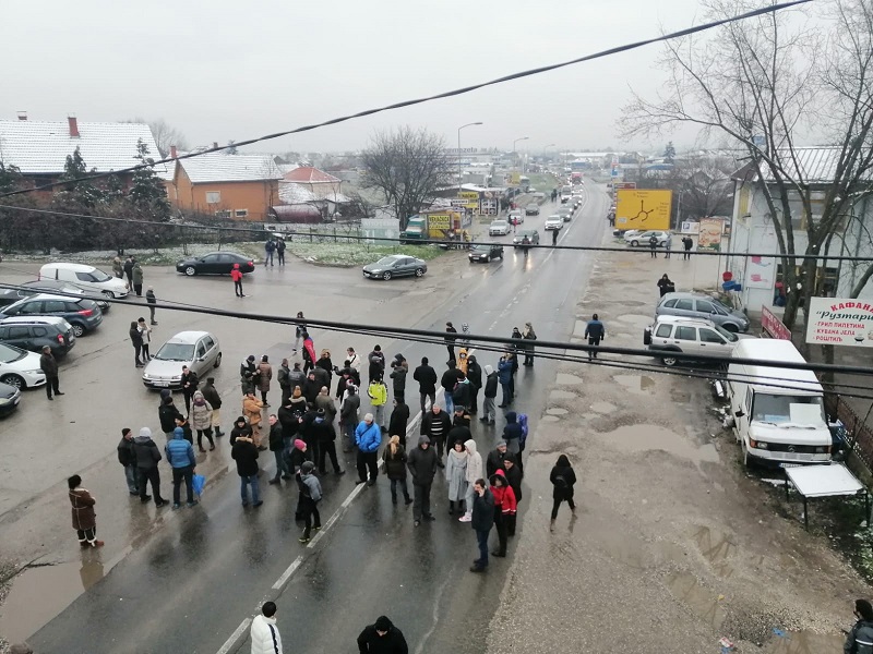 Расуле се еколошке присталице у Чачку: На данашњем протесту у Прељини окупило се једва  50 грађана, Ибарска блокирана и возила се усмеравају на алтернативне сеоске путеве 