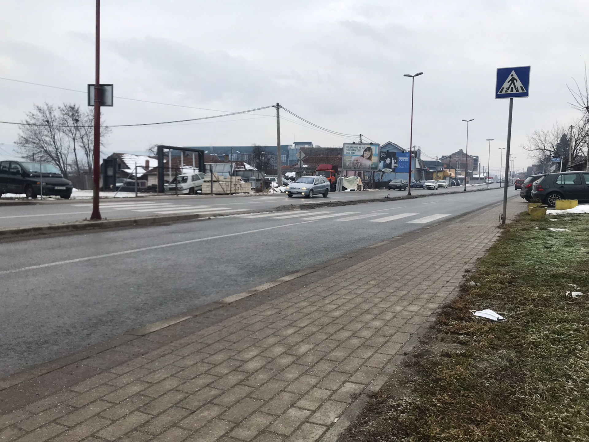Стравичне сцене на друму које леде крв у жилама: Чачански "руски рулет узео маха, омладина због друштвених мрежа ставља свој живот на коцку (ФОТО)