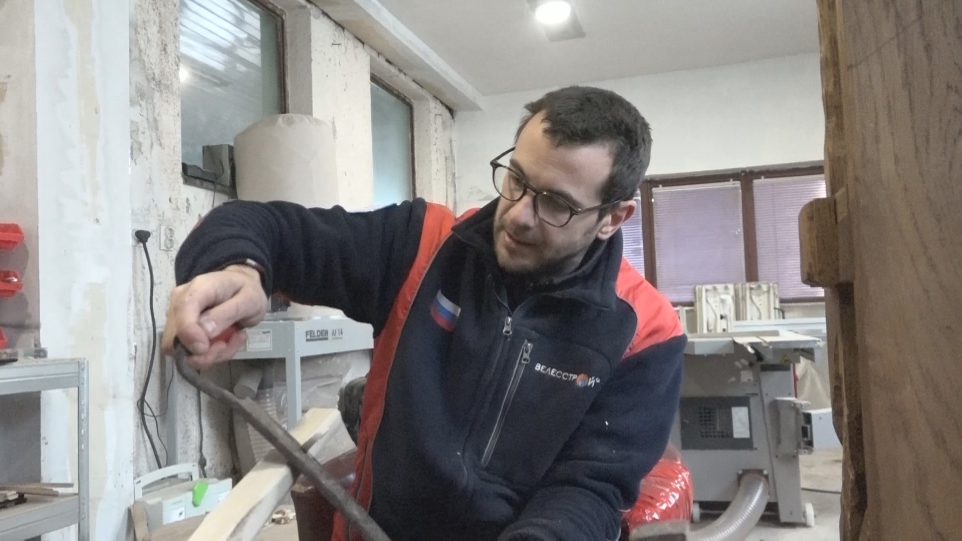 Столар из Ужица један од најпознатијих српских специјалитета учинио је вечним: Владимир је творац комплет лепиње од дрвета у облику привеска, све што је направио одмах је плануло (ФОТО)