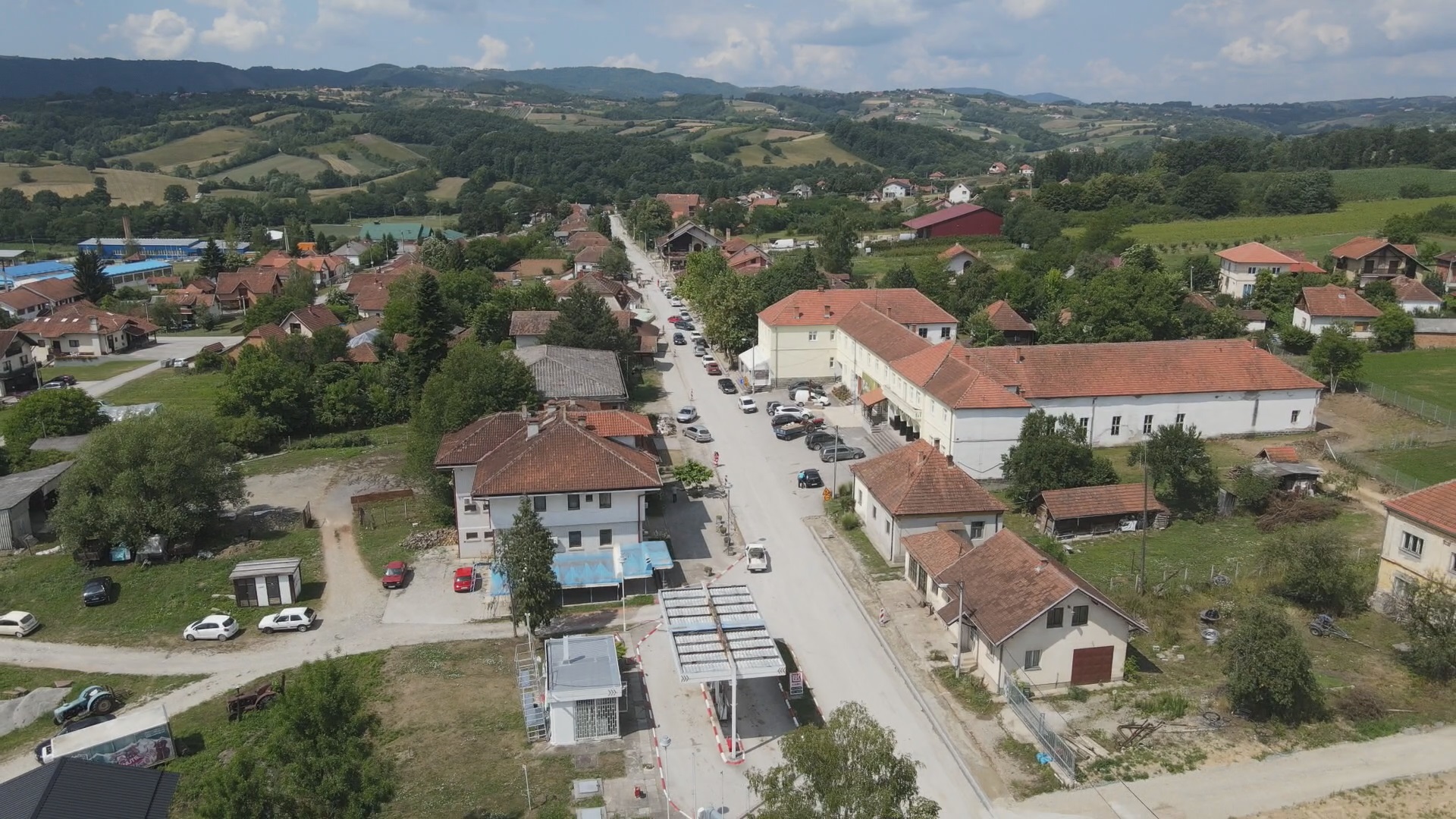 Млади не беже из овог српског села: Највише деце у сувоборском крају рађа се у Прањанима, а у локалној сали никад више свадби и прослава дечјих рођендана