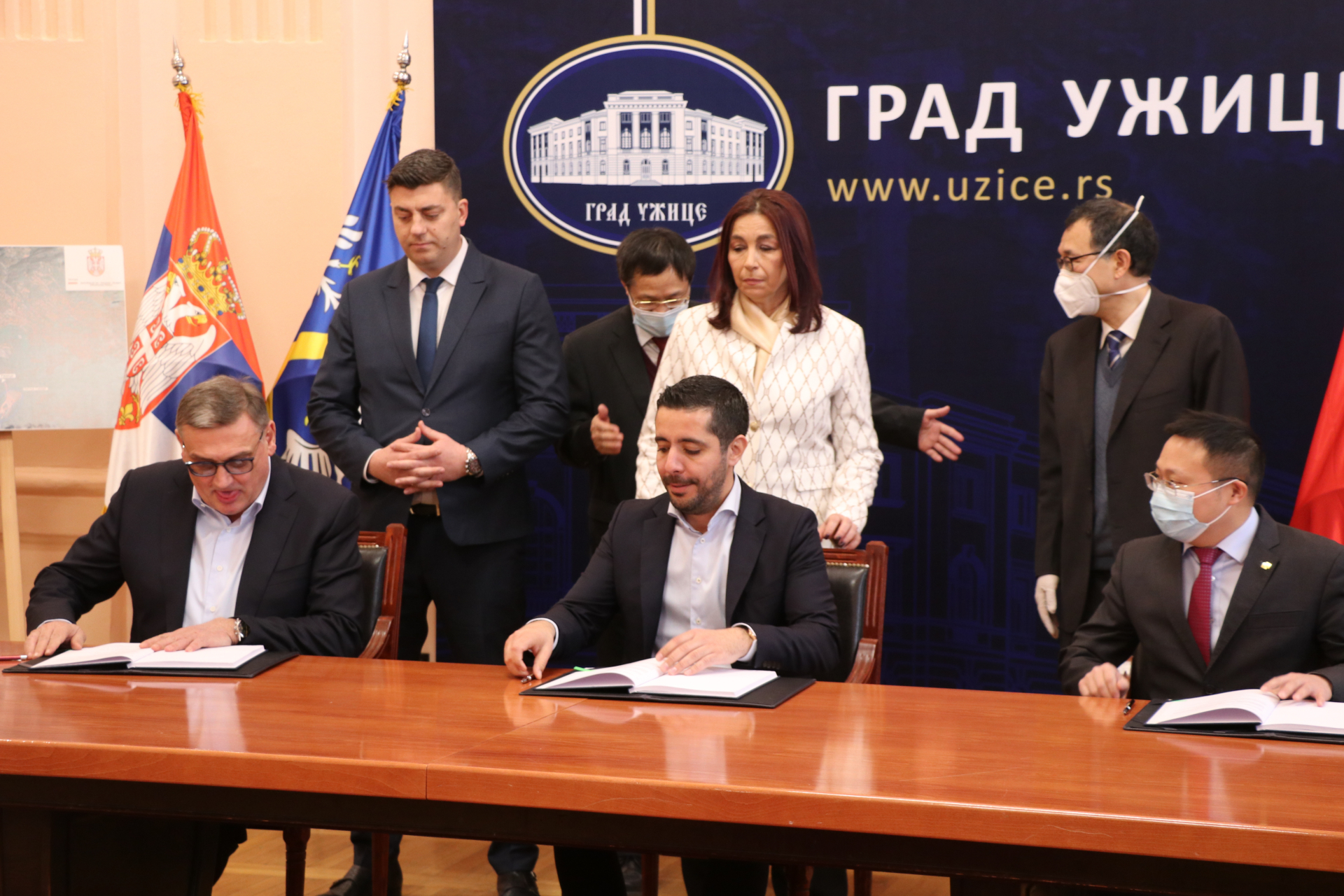 Историјски дан за Ужице, потписан уговор за изградњу обилазнице: Пројекат вредан 30 милиона евра смањиће аерозагађење и омогућити безбедност деце пешака (ФОТО)