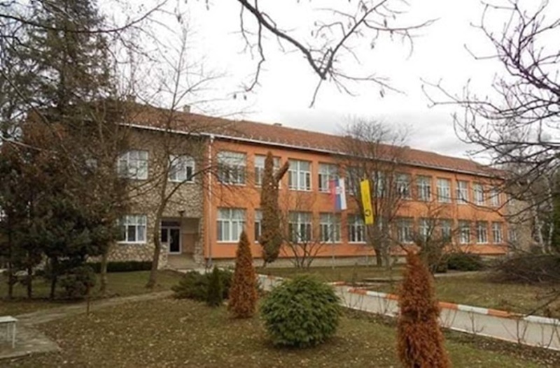 Држава дала огромну донацију у лучанску просвету: Стигли рачунари, монитори и један штампач за две школе