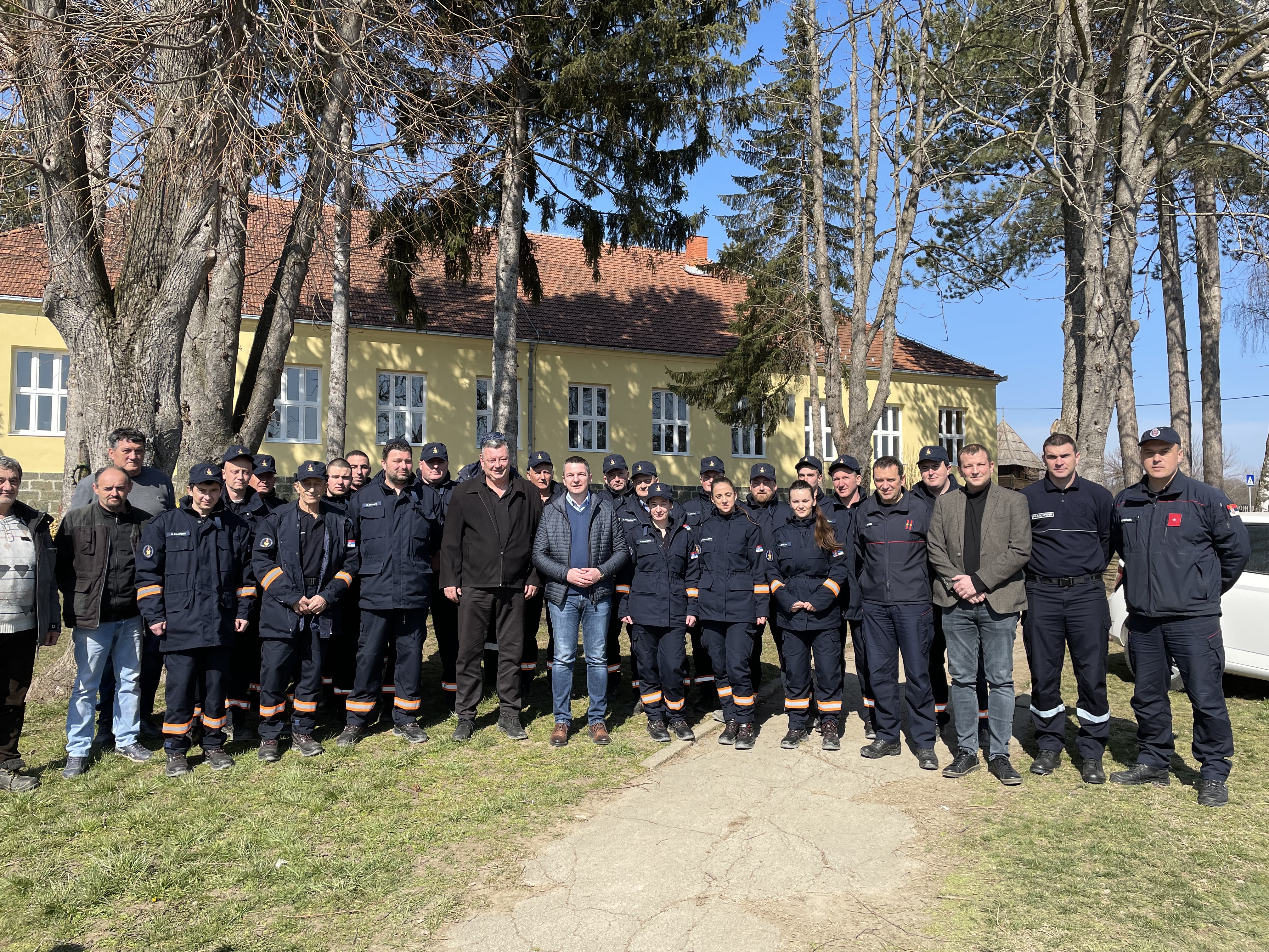 Ове три даме улећу у ватру без проблема и помажу у невољи: Формирано Добровољно ватрогасно друштво у селу Прањани, реагују док не стигну професионалци (ФОТО)