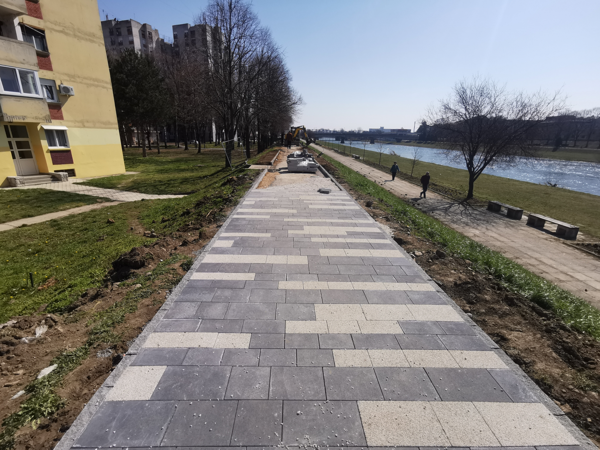 Чачани који живе „преко Мораве“ коначно дочекали својих пет минута: Овај део града добија ново рухо, врши се реконструкција омиљеног шеталишта поред реке (ФОТО)