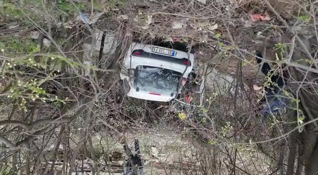 Двоје деце повређено у незгоди у Ужицу, хитно пребачена у болницу: Паркирани аутомобил на узбрдици кренуо уназад, па завршио у каналу (ФОТО)(ВИДЕО)