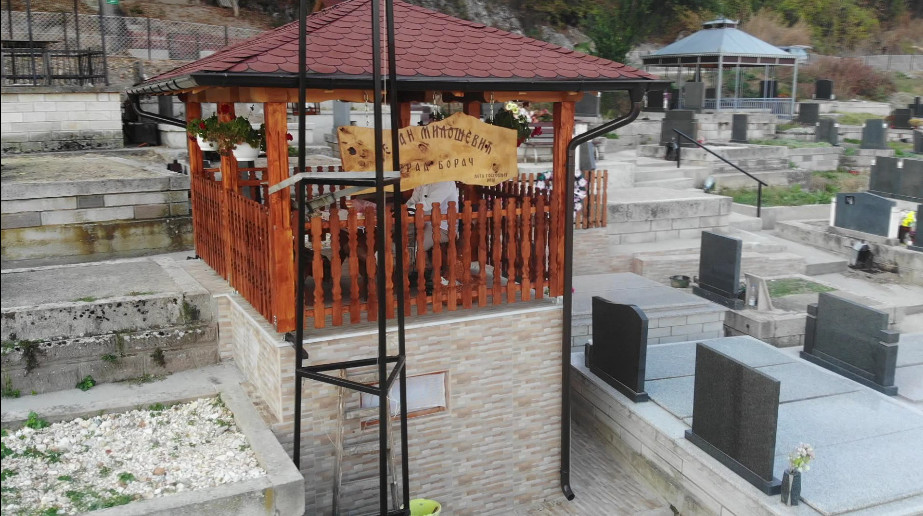 Дејан из села Борач је српски фараон, сам себи за живота саградио невероватну гробницу/ Фото: РИНА