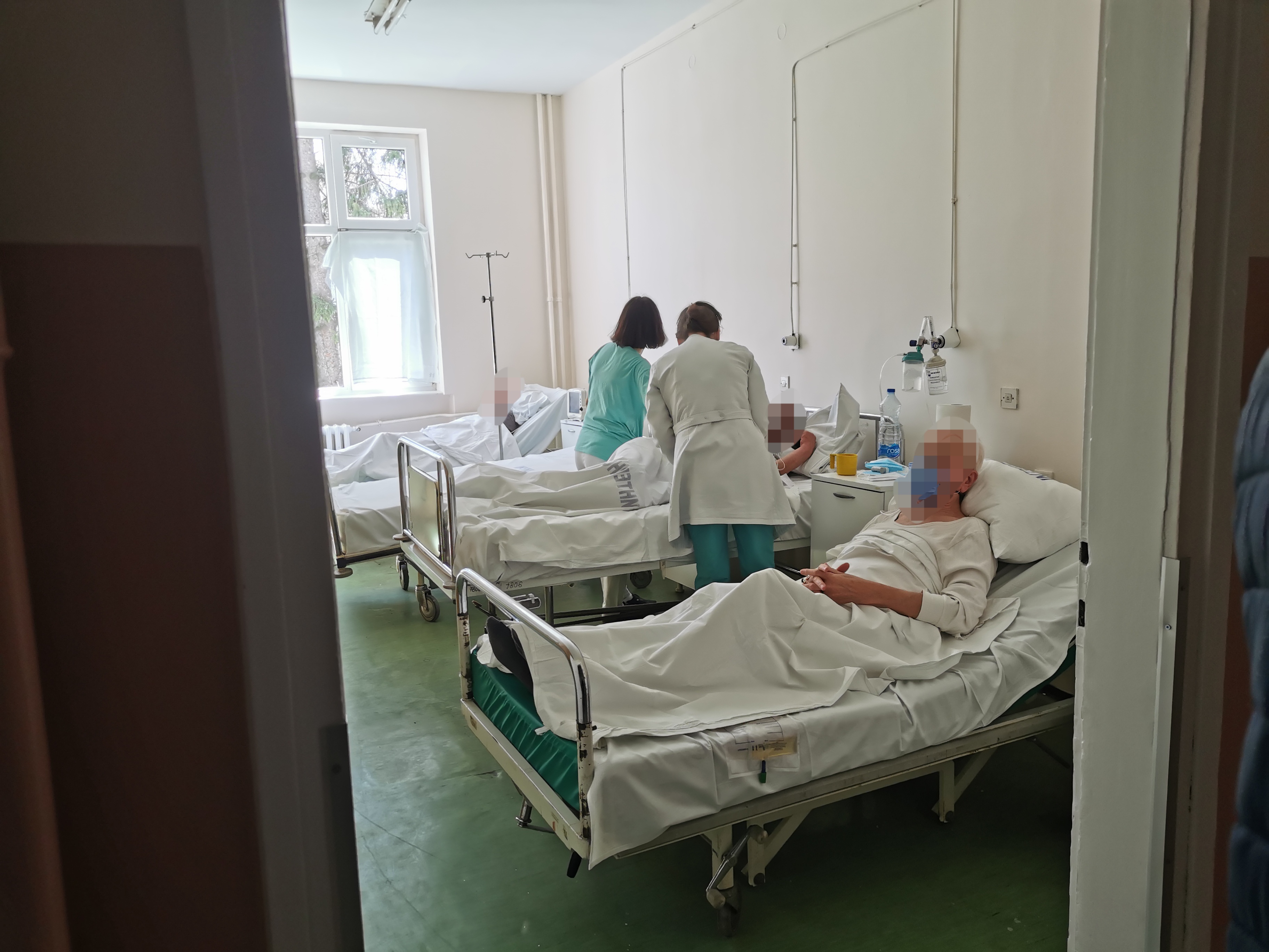 Сабласно празни ходници и кревети: Соба у којој се најтеже дисало сада је ослобођена, чачанска болница на корак до велике победе