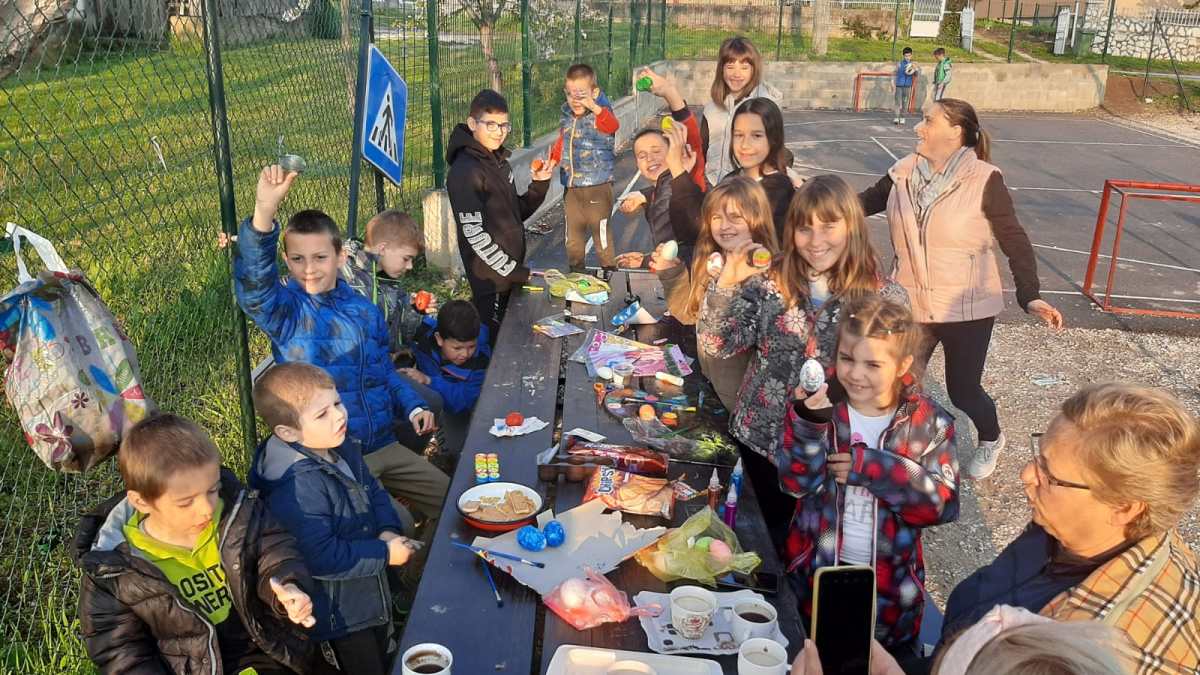 Ово је најбогатија улица у читавој Тополи, иако у њој нису паркирани скупцени аутомобили нити изграђене виле са базеном: Никољска је "срце општине" јер у њој живи преко 20 малишана (ФОТО)