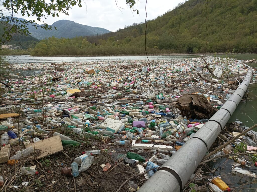 Прибојски еколози нису могли то да гледају, кренули да чисте по трећи пут , фото: РИНА