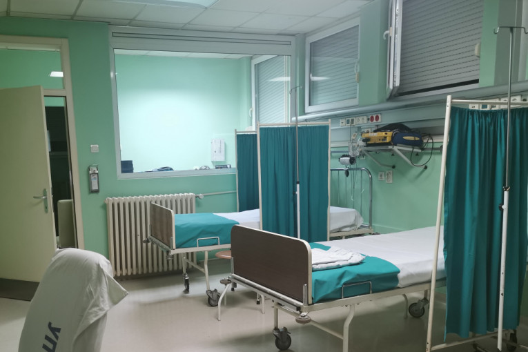 Погоршало му се здравствено стање, па га збринули у болницу:  Пацијент заражен короном хоспитализован у чачанској болници