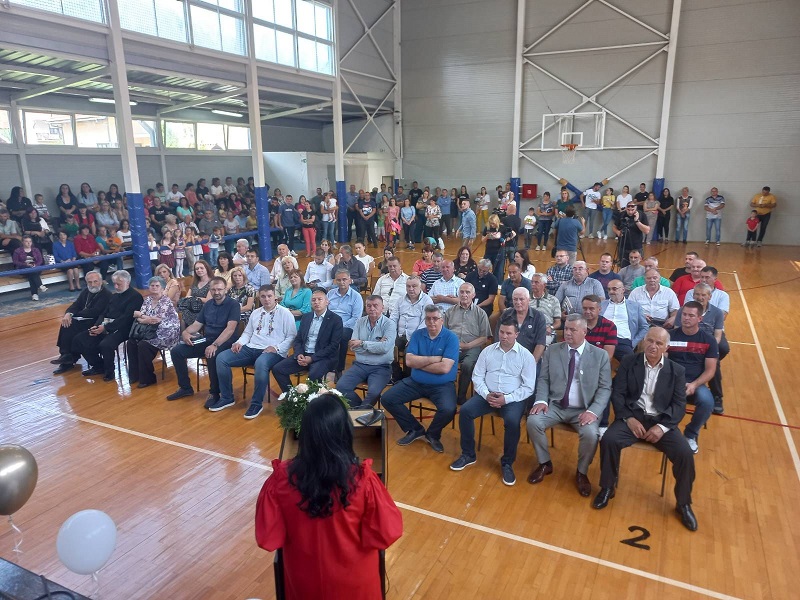 Ово је "драгачевска Сорбона" која постоји читава два века и многима била прозор у свет: Први учитељ у Котражи био је калуђер Максимилијан, а одељења су бројала и по 200 ђака