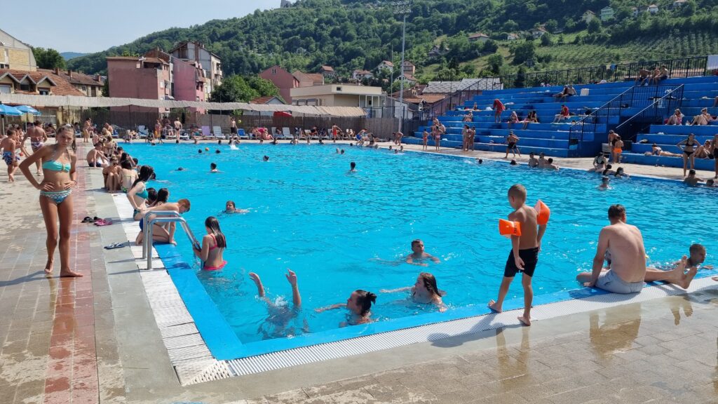 Чекају да облаци нестану како би отворили базене: Све је спремно да Прибојци коначно могу да се расхладе, многи ће наћи спас од најављених врућина