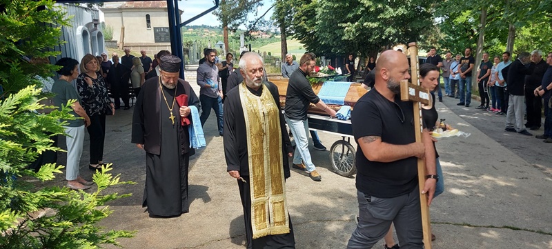 Битка са тешком болешћу трајала је кроз вишегодишњу агонију, сви су се надали да ће изаћи као победник: Данас је сахрањен дугогодишњи новинар Зоран Марјановић (ФОТО)