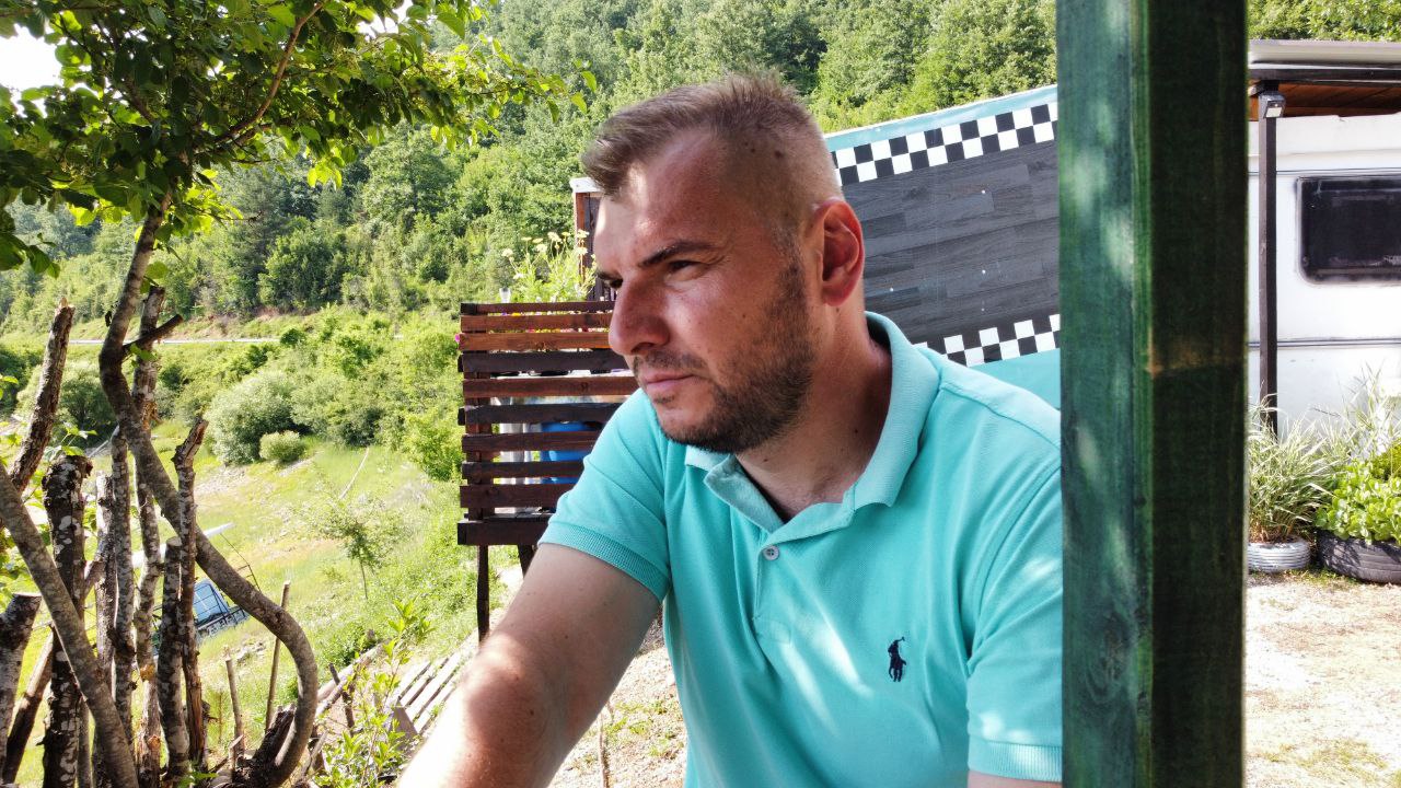 Сенад је последњи видео Бојану како се децом прилази до језера, фото: РИНА