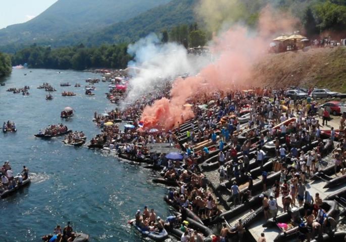 Очекује се преко 100.000 људи и да реком заплови на стотине чамаца: Ово је најмасовнија манифестација и најбоља журка на води на читавом Балкану, Дринска регата заказана за јул (ФОТО)