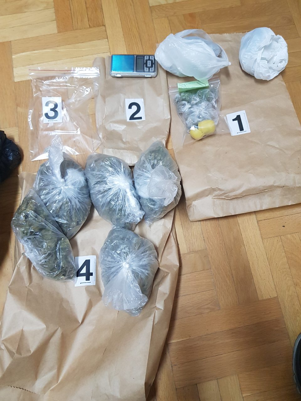 Све спаковао у пакетиће и кренуо да разноси, полиција ухапсила осумњиченог Чачанина у акцији Гнев: Пронашла преко 500 грама канабиса, завршио у притвору са кривичном пријавом