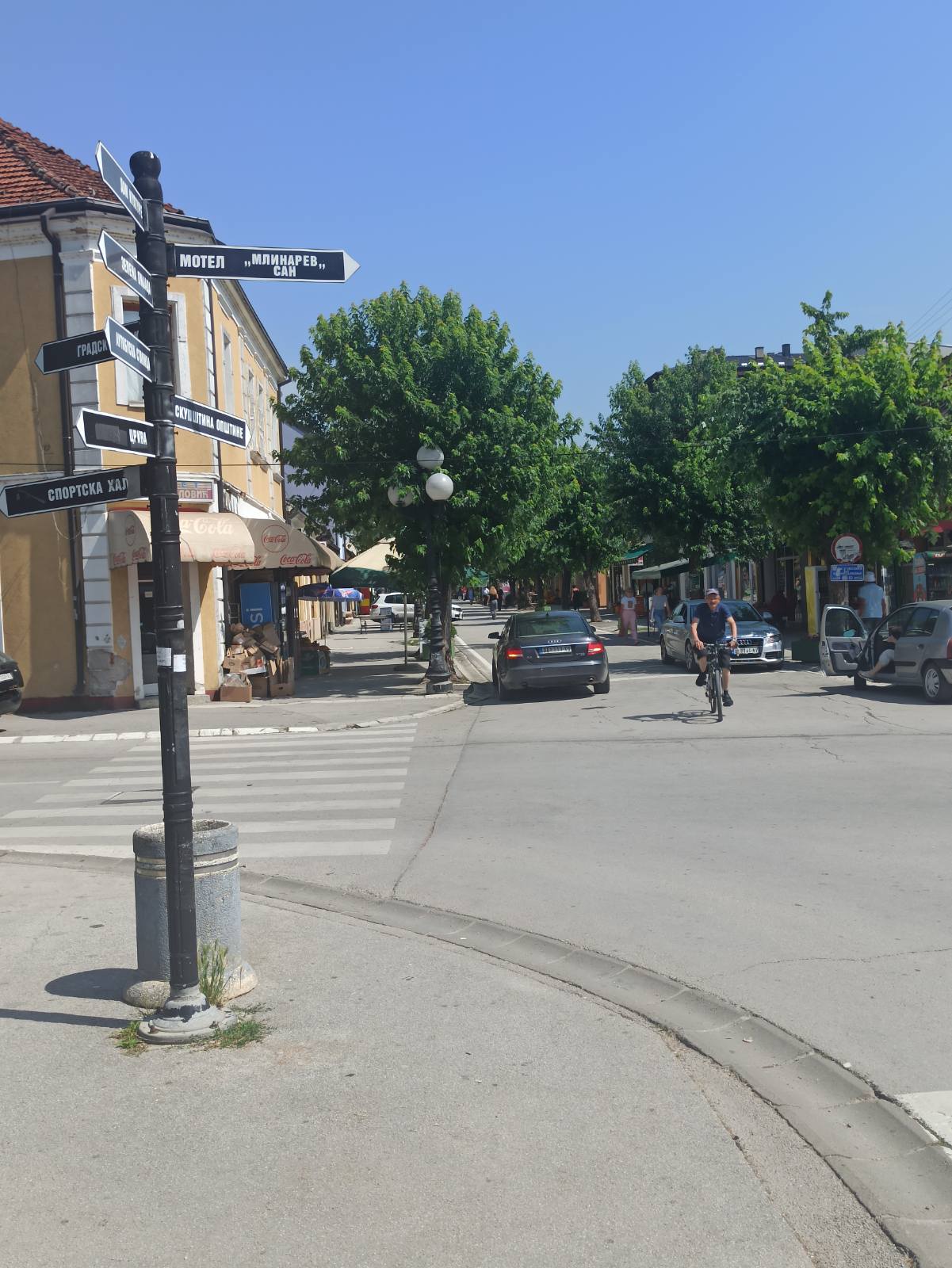 Јединствене табле за паркинг постављене у центру Ариља: Уместо броја на који се плаћа да оставите возило на сат времена, уписан број 3030 да се помогне болесној деци (ФОТО)