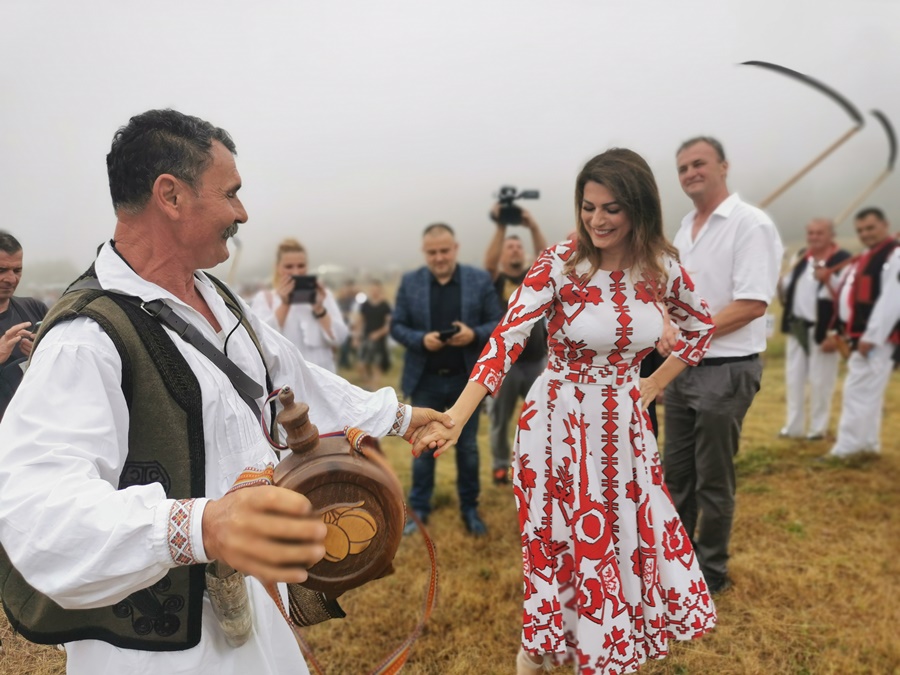 Момци наоштрите косу и припремите алат: Косидба на Рајцу заказана за 15. јул, велика смотра која чува српску традицију од заборава а косачи стижу из региона и света (ФОТО)