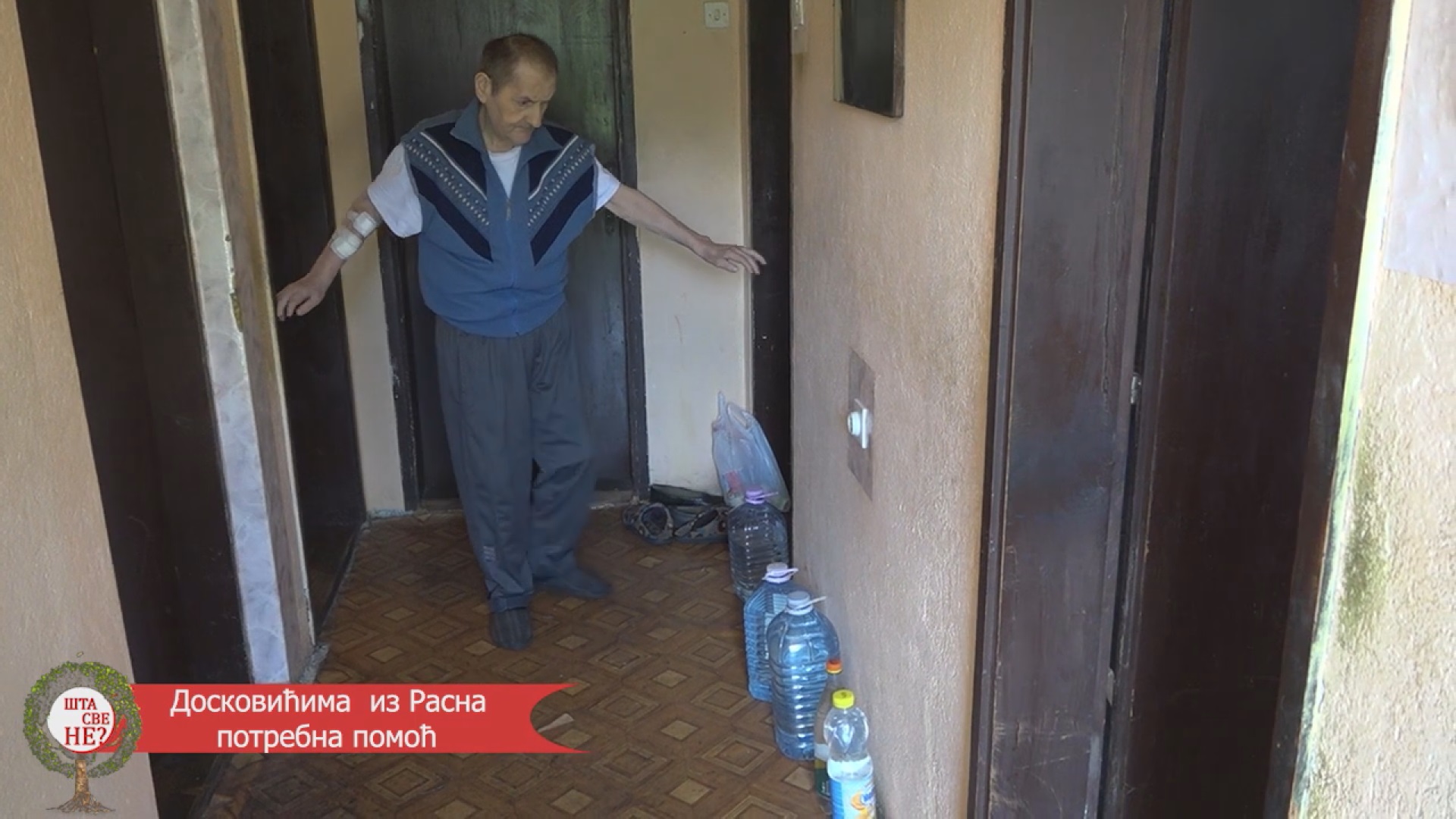 Слеп се санкама спушта до кола Хитне помоћи да би отишао на дијализу, ако остане у болници болесној сестри нема ко да помогне: Тужна и претешка судбина Љубинка и Миливојке, моле за малу помоћ (ФОТО)