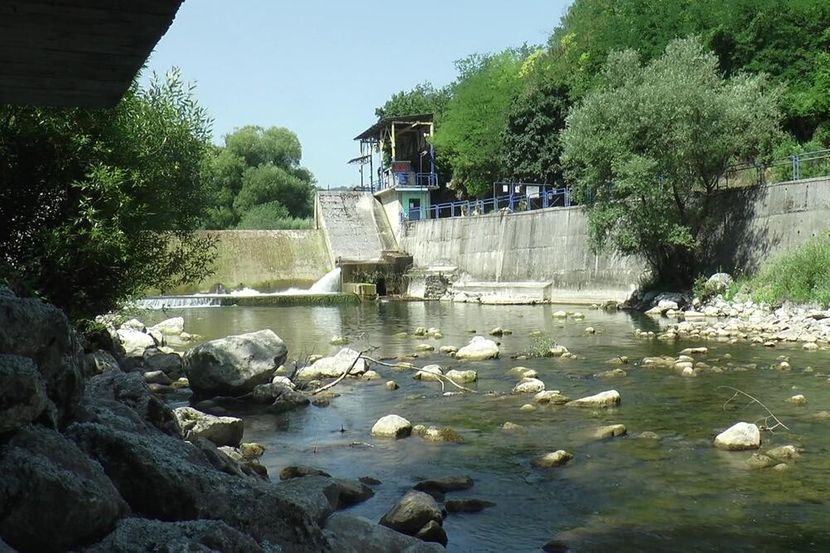Рзав на танкој линији, тропске температуре опет прете да десеткују водостај: Сушан период пред нама, забрањано ненаменско трошење воде