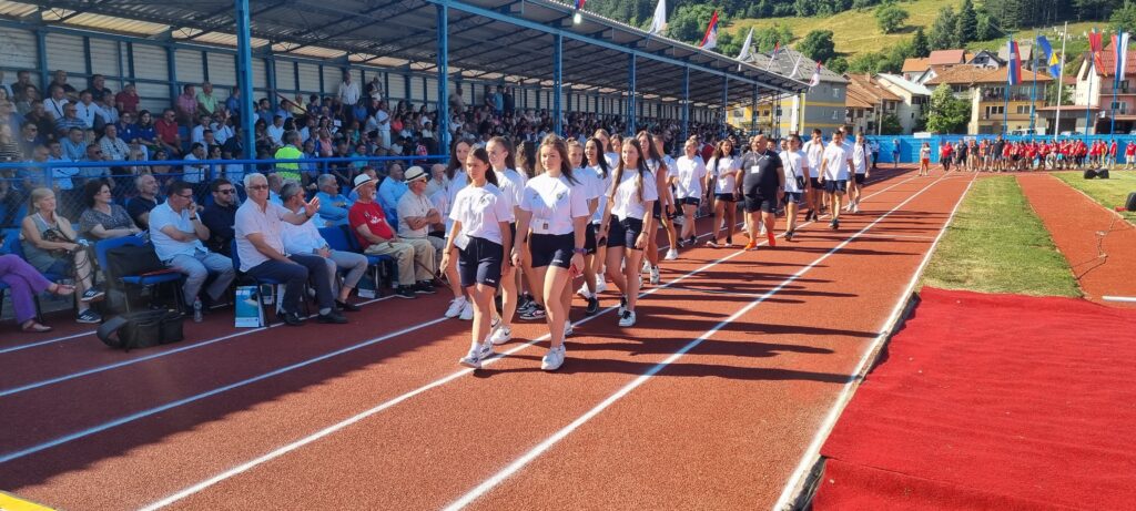 Највећа аматерска спортска манифестација на Балкану, чувене МОСИ поново у Новој Вароши: Преко 2000 спортиста из три државе стигло у подножје планине Златар (ФОТО)
