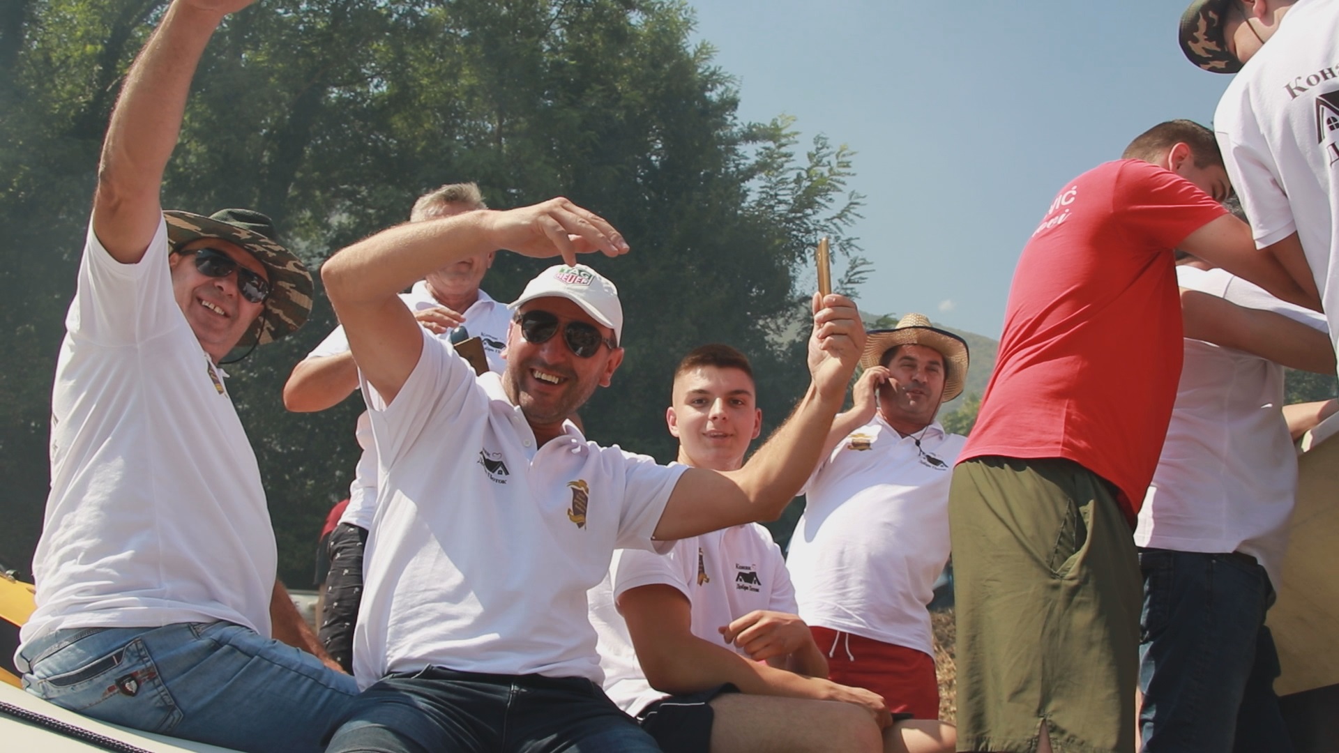 Преко 2.000 чамаца и 20.000 људи запловило реком Дрином на чувеној регати, фото: РИНА