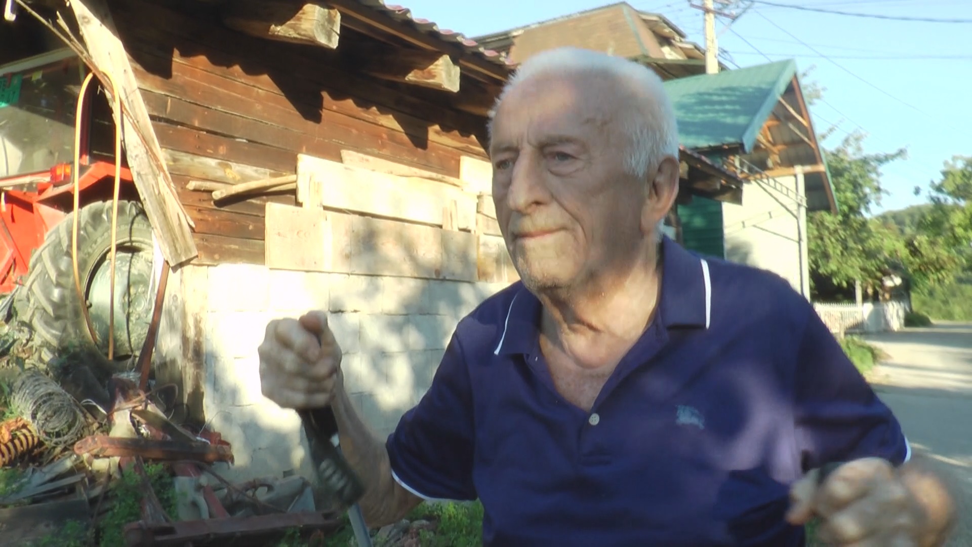 Срце је хтело да откаже, стрес ме је уништио а народна медицина спасила: Деда Милован од како је излечио Чеду не може да одговори на све позиве, људи свакодневно траже његову помоћ (ФОТО)