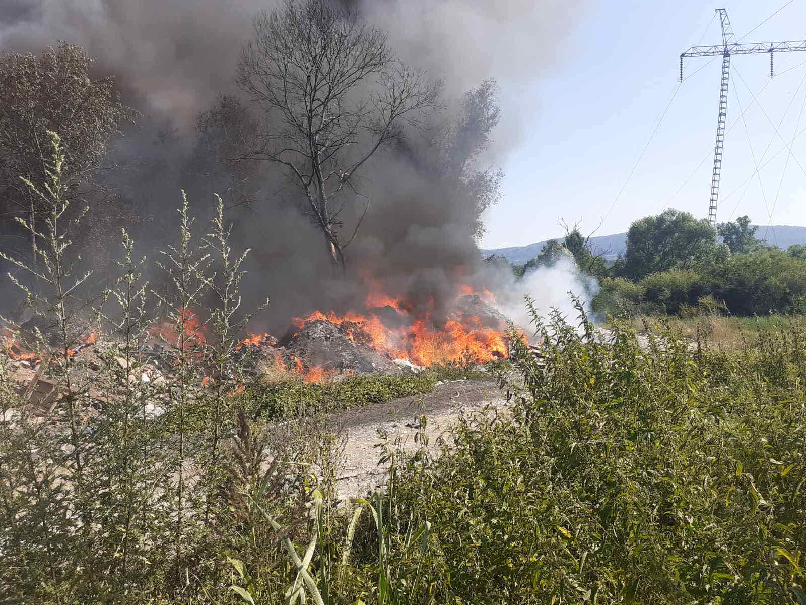 Велики пожар избио на депонији у Годовику код Пожеге, Фото: РИНА
