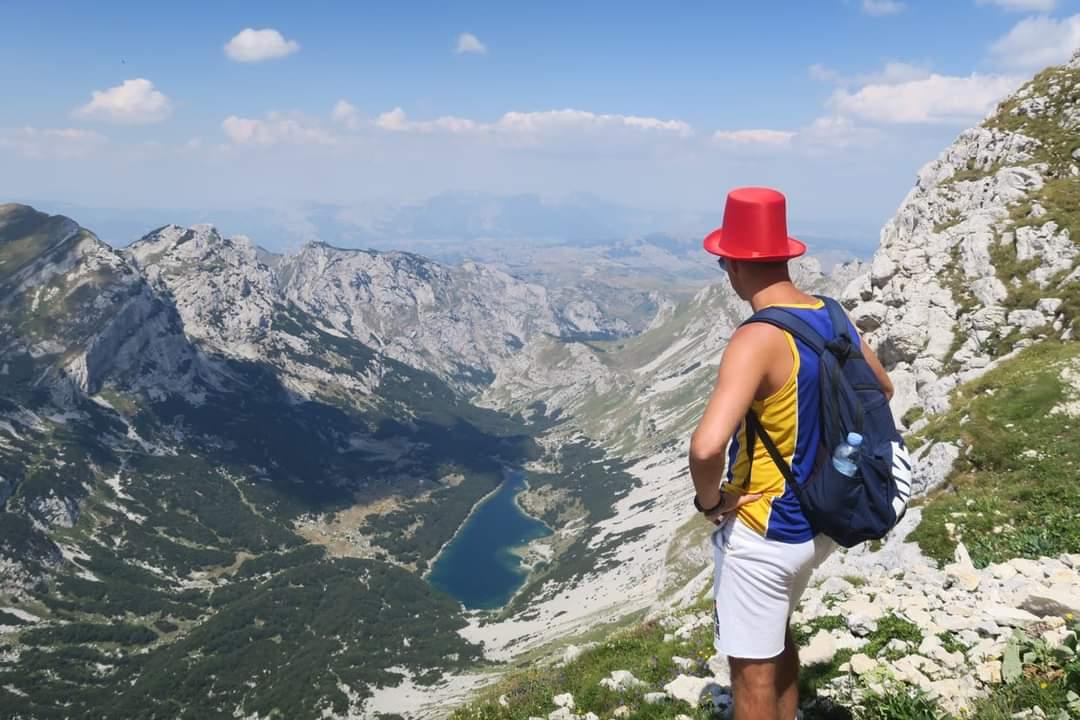 Док се на плажама "умире"од врућине и тропских температура, на овој црногорској планини усред лета је снег: Стефан из Чачка остао шокиран призорима који су га затекли на фасцинантном Дурмитору (ФОТО)(ВИДЕО)