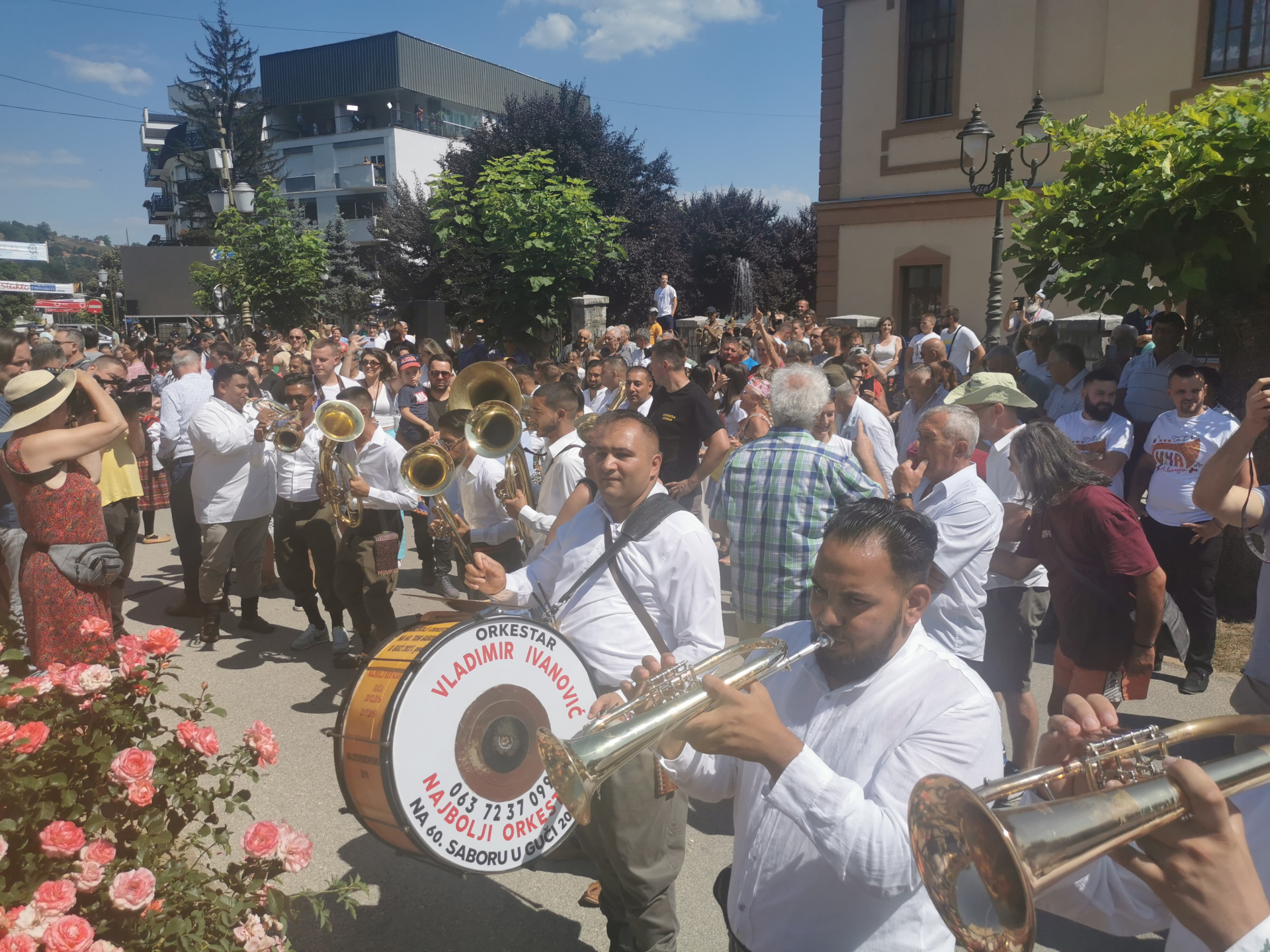 Ово је права Србија, ово се воли: Гори Гуча овог викенда а трубе загрмеле кроз Драгачево, почео 61. Сабор трубача (ФОТО)(ВИДЕО)