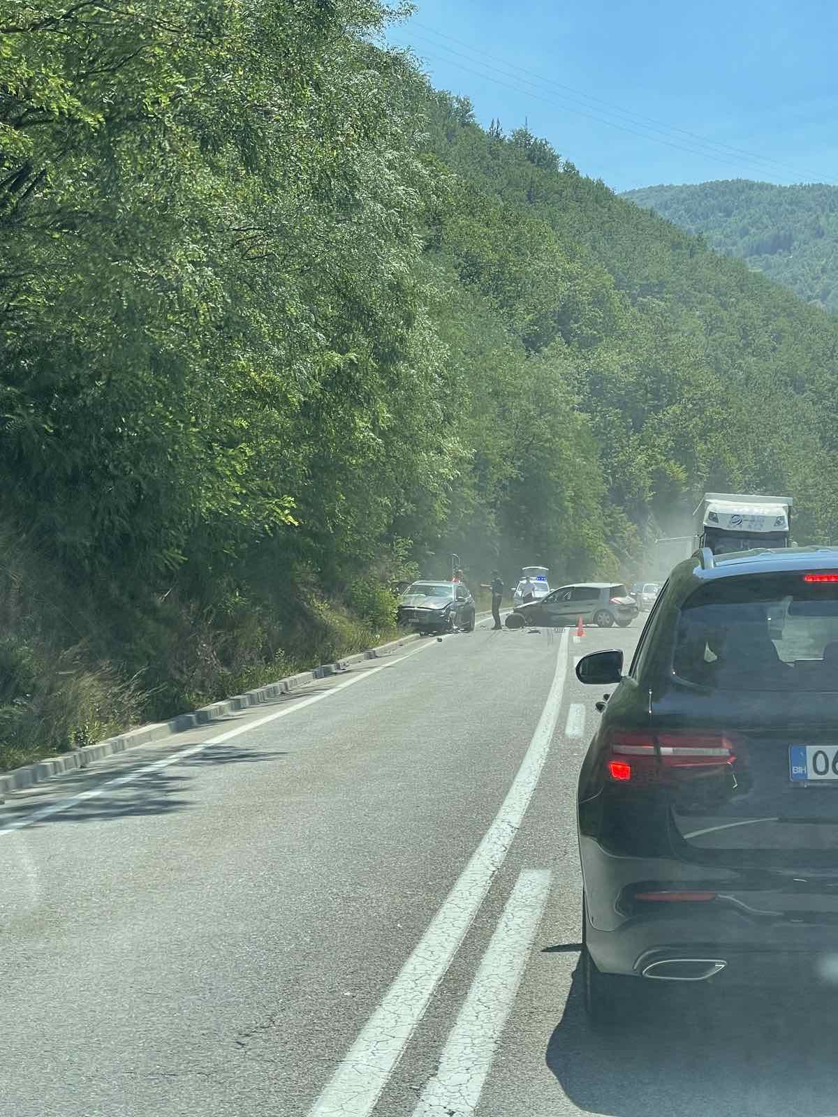 Трагедија избегнута за длаку у кањону реке Лим: Тешка саобраћајна несрећа на магистралном путу ка Пријепољу, од силине удара рено потпуно слупан, отпао му и точак (ФОТО)