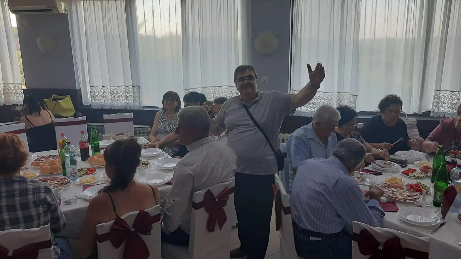 Невероватан гест породице Живковић из Тополе, ово до сада није виђено: Направили прославу пунолества свом сину за памћење, а сав новац који су добили донираће у хуманитарне сврхе (ФОТО)