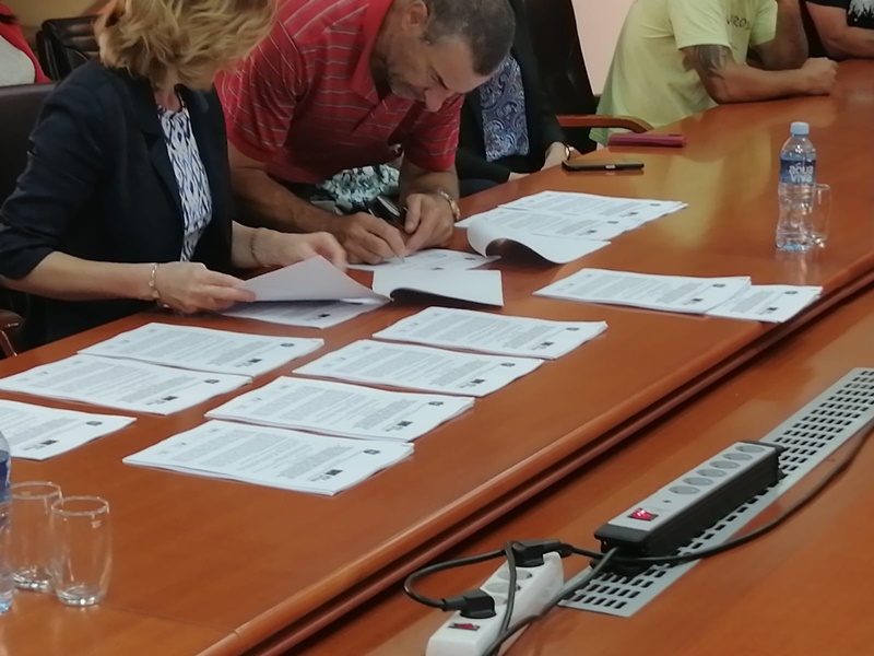 Браво за Чачак, жене жртве насиља сада поново имају осмех на лицу: Потписани уговори за реконструкцију домова и набавку намештаја, помоћ од огромног значаја социјално угроженим породицама 