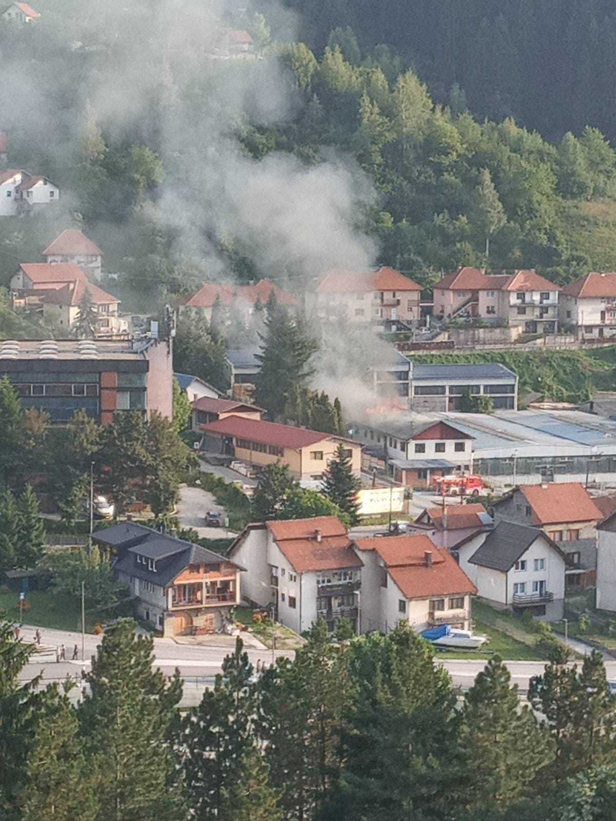 Пожар у напуштеној фабрици у Новој Вароши, фото: РИНА