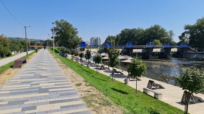 Најлепши део града сада заблистао у потпуно новом руху, Чачани су ово чекали деценијама: Завршена рекоснтрукција бедема поред Западне Мораве 