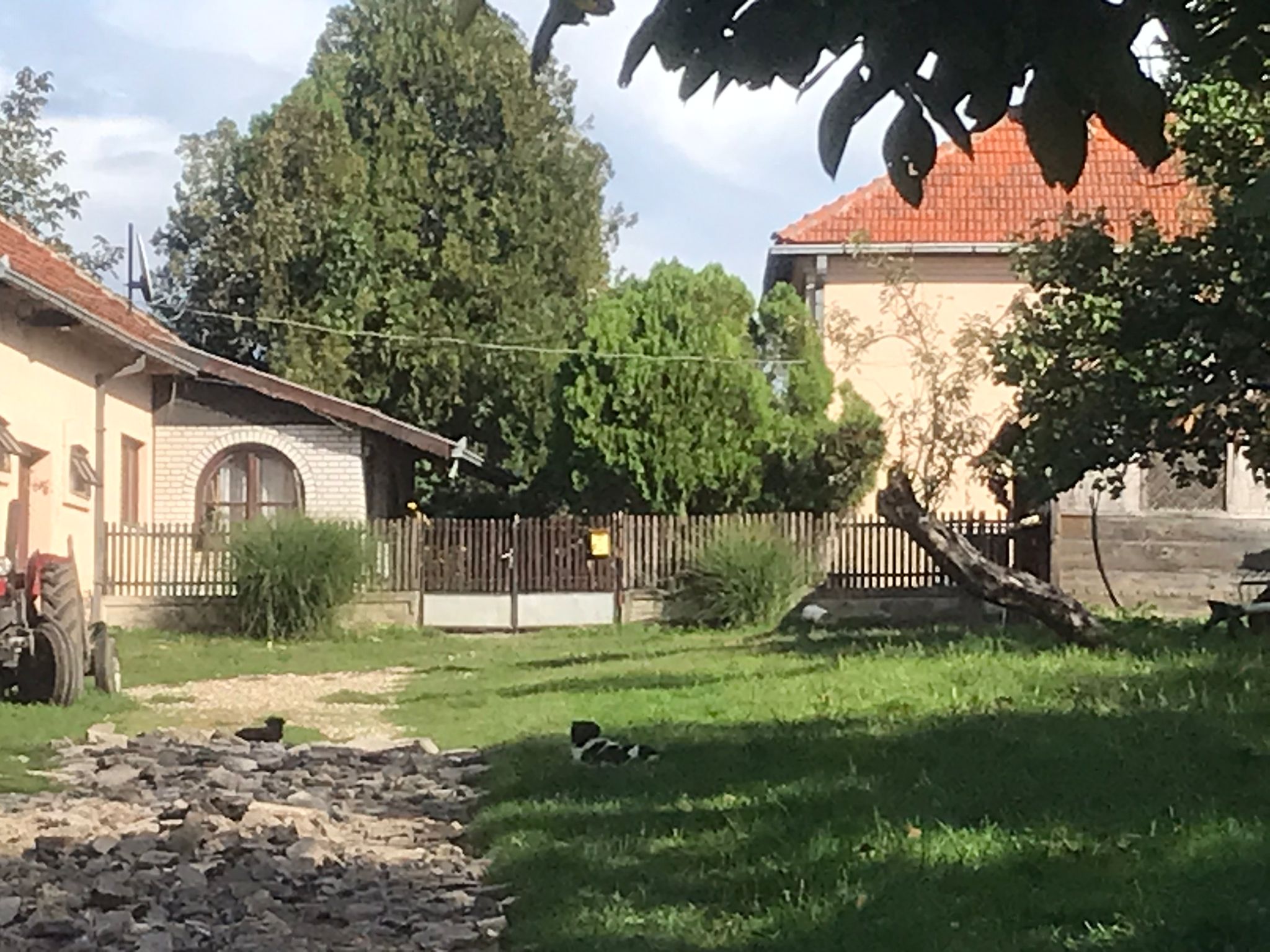 Кућа у селу Бресница и којој је за длаку избегнута велика трагедија, фото: РИНА