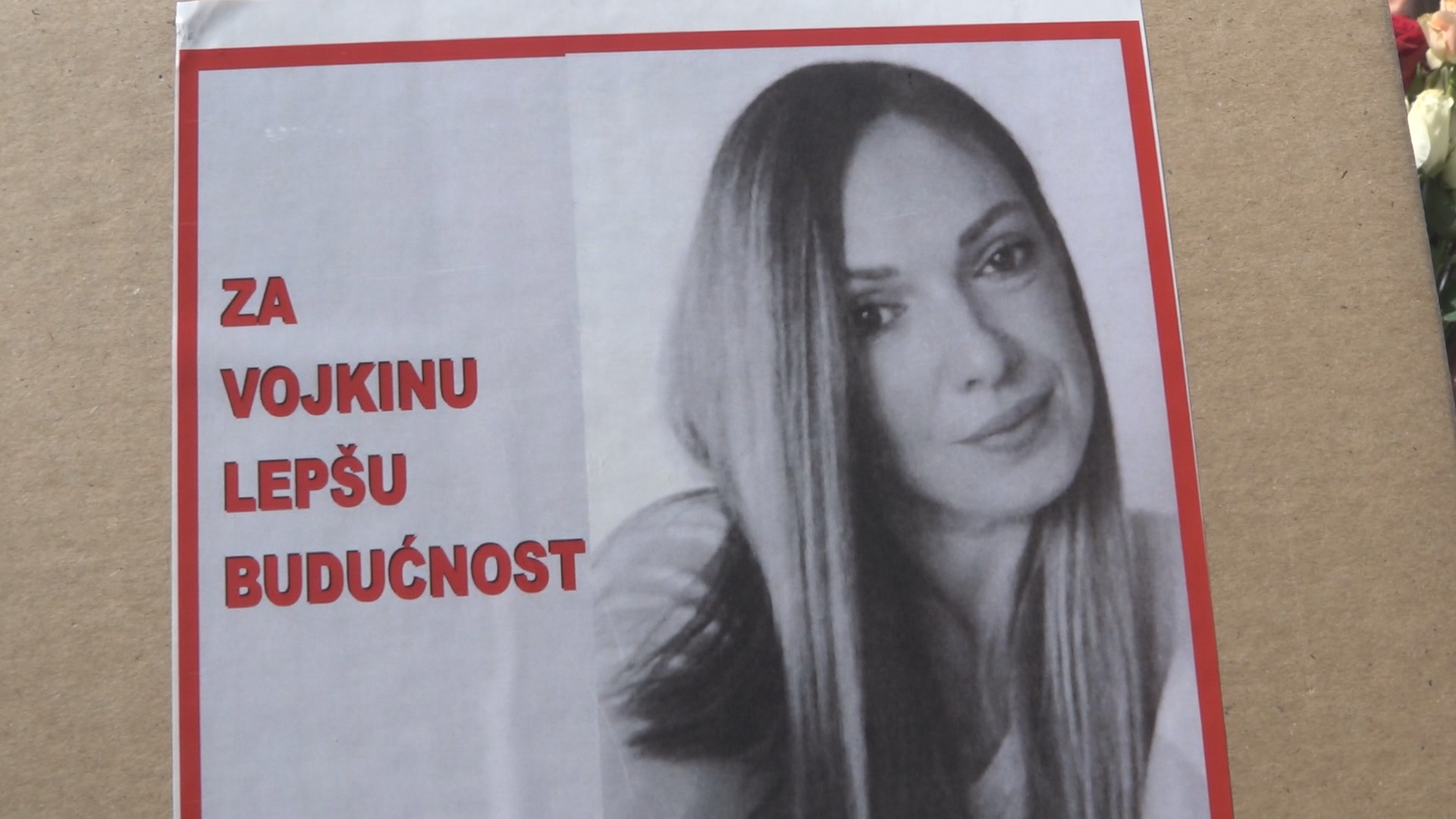 Хвала Богу па оваква деца постоје: Две девојчице из Чачка читав свој летњи распуст провеле продавајући руже како би помогле болесној Војци, две ученице Основне школе су понос града на Морави