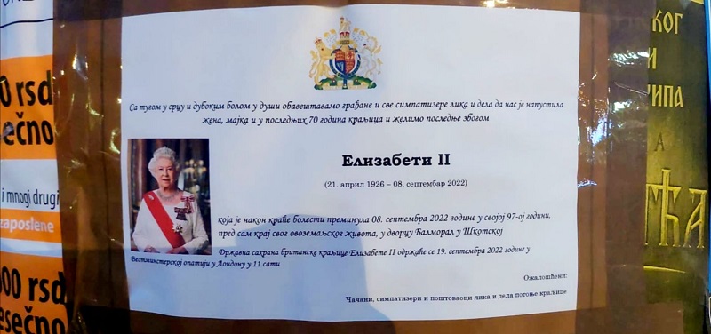 Они су читав Чачак оставили у чуду, познато ко је налепио умрлицу краљици Елизабети у центру града: Група младића одушевљена њеним ликом и делом, желели да јој одају почаст