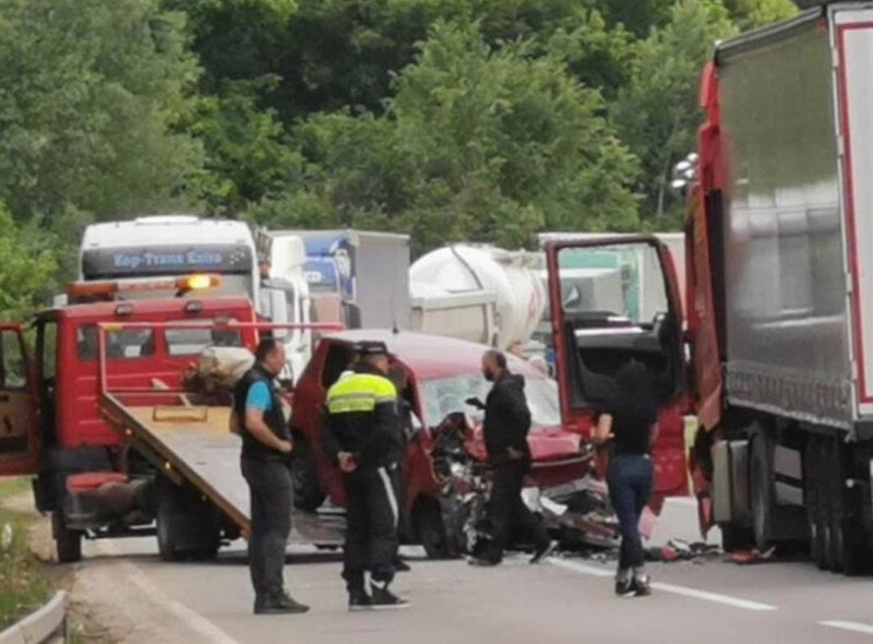 Шесторо повређених у две саобраћајне незгоде код Крагујевца: Силовит судар два аутомобила, а двоје људи пало са мотора на коловоз