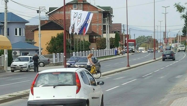 Возач је налетео, а деца су се у задњи час зауставила и отрчала назад на тротоар: Екстремна опасност вреба на пешачким прелазима на чачанском булевару, до сада се догодило неколико инцидената (ФОТО)