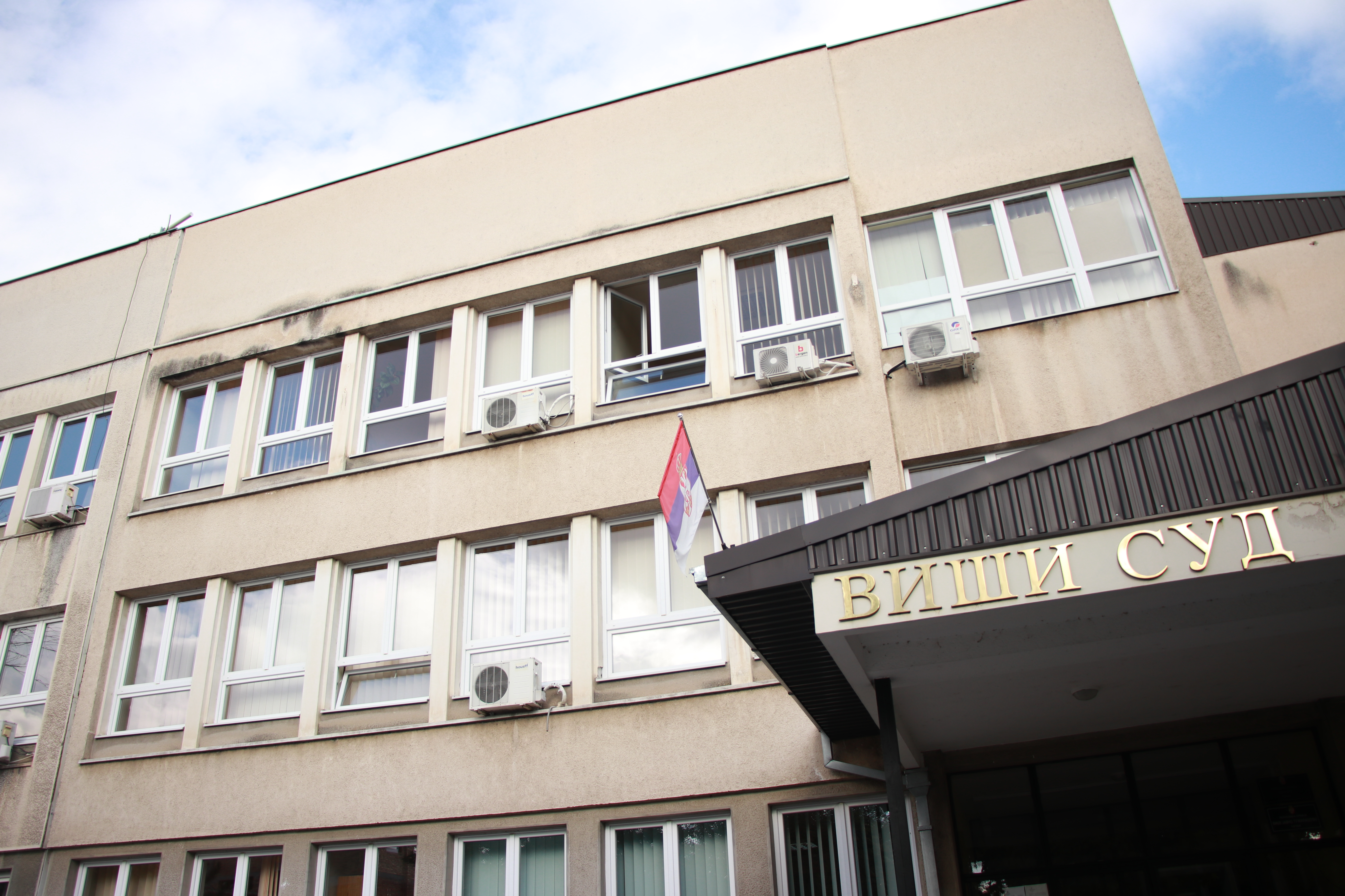 Ножем усмртио оца, мајку и деду: Илија из Чачка проглашен неурачунљивим у тренутку троструког убиства, суђење завршено и лечиће се у затворској болници