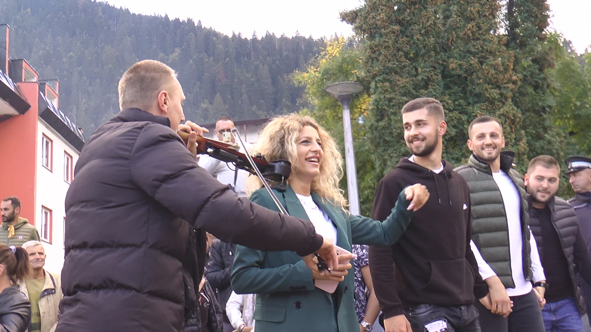 Донели су чудотворну икону у Чајниче и тада је све почело: Многи бракови су склопљени захваљујући чувеном теферичу који траје већ 500 година, младићи су се тада девојкама удварали у колу а не на друштвеним мрежама/ Фото: РИНА