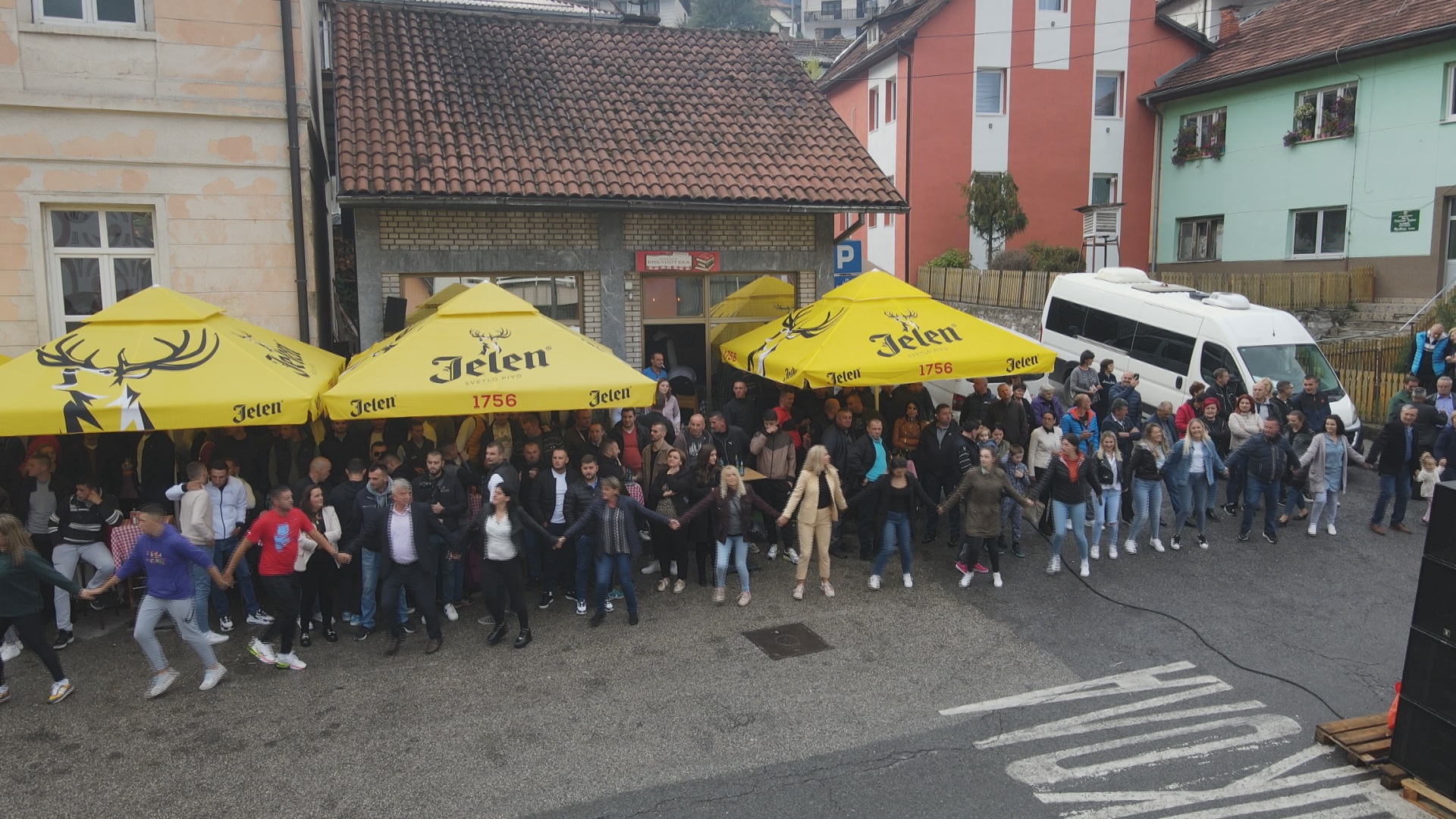 Донели су чудотворну икону у Чајниче и тада је све почело: Многи бракови су склопљени захваљујући чувеном теферичу који траје већ 500 година, младићи су се тада девојкама удварали у колу а не на друштвеним мрежама/ Фото: РИНА