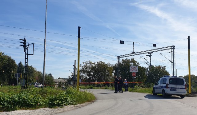 Преминуо мушкарац ког је ударио воз на пружном прелазу код Чачка: Данима се лекари борили за његов живот, али ипак подлегао повредама