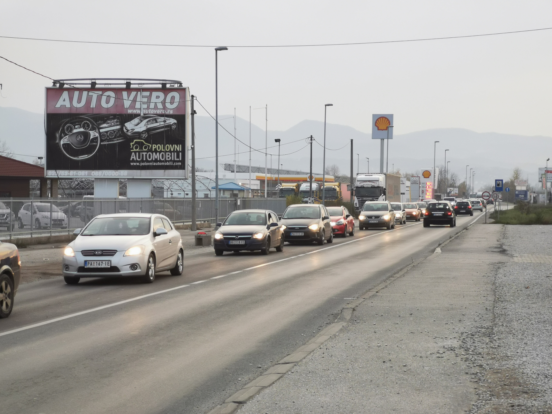 Повратак кући је права агонија, као да је шпиц летње сезоне: Саобраћајни хаос на магистралном путу Златибор - Ужице,  возачи сатима чекају у километарској колони да наставе пут (ВИДЕО)